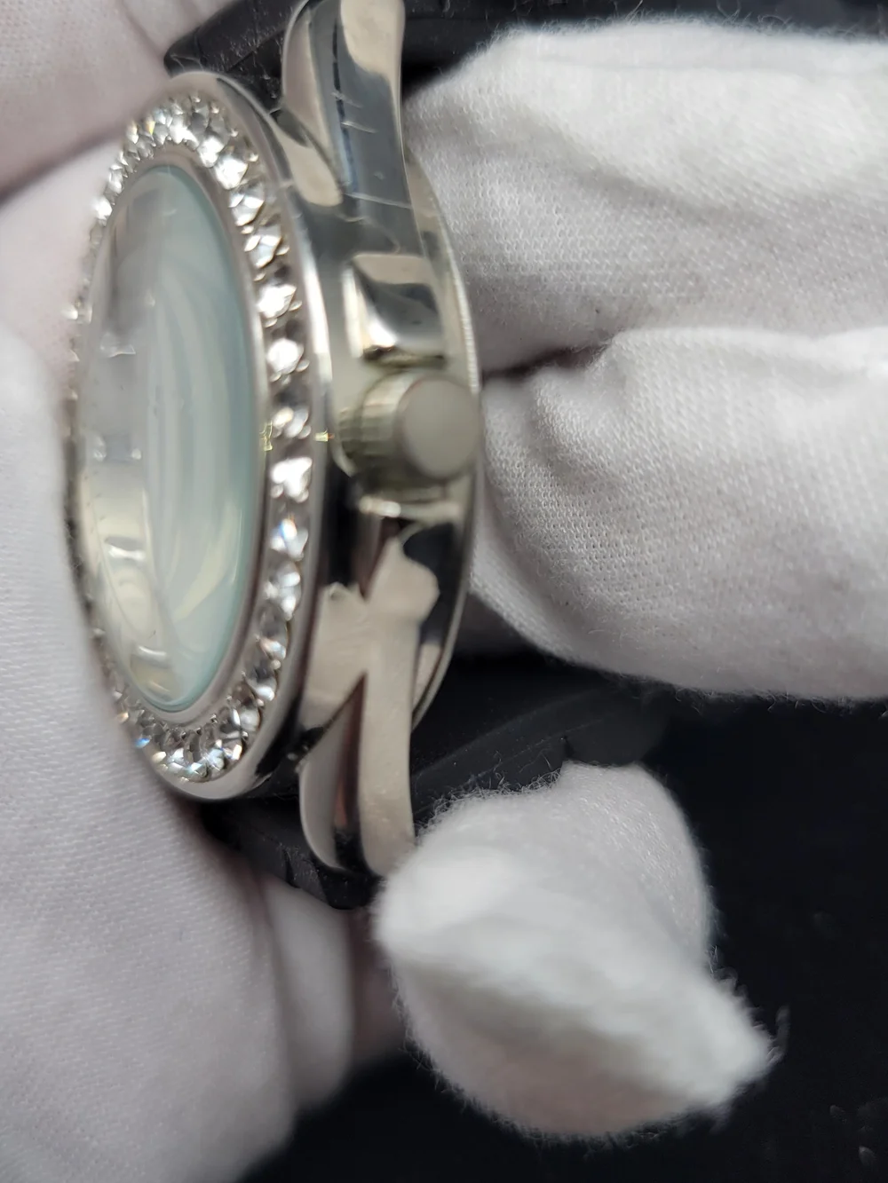 Silver Crystal-Bezel Women's Watch with Mother-of-Pearl Dial - Japan Quartz